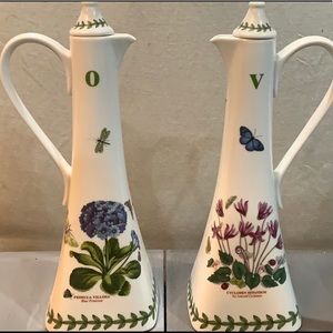 Botanical olive oil and vinegar bottles